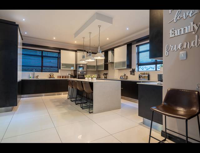 4 BEDROOM HOUSE FOR SALE IN EYE OF AFRICA ESTATE